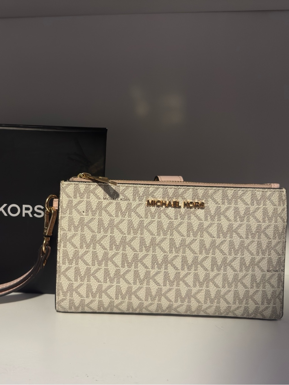 Michael Kors Cream and Light Pink Signature Wristlet
